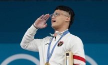 Raih Emas dan Cetak Sejarah Olimpiade, Rizki Juniansyah Menangis - GenPI.co