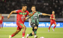 Dibungkam Persebaya Lewat Penalti, Pelatih PSS Sleman Ogah Komentari Wasit - GenPI.co