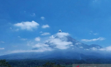 Gunung Semeru Erupsi, Meletus Setinggi 700 Meter di Atas Puncak - GenPI.co