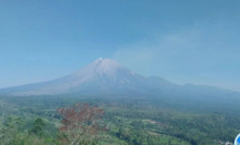 Waduh! Gunung Semeru Erupsi 9 Kali dalam Sehari - GenPI.co