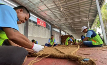 Warga Binaan Lapas Garut Dilatih Terampil Membuat Anyaman dari Serabut Kelapa - GenPI.co