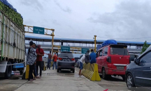 Cuaca Buruk di Selat Sunda, Pelabuhan Bakauheni Dipadati Antrean Kendaraan - GenPI.co