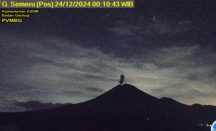 Tetap Waspada! Gunung Semeru Erupsi, Letusan Setinggi 900 Meter - GenPI.co