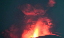 Waspada! Gunung Ibu Meletus Lagi, Luncurkan Lava Pijar Setinggi 700 Meter - GenPI.co