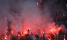 Persib Bandung Protes! Pemainnya Terluka Akibat Pelemparan, Keamanan Stadion Dipertanyakan - GenPI.co