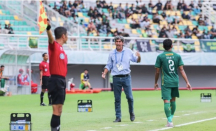 Ngamuk Bali United Kalah, Teco Desak Banyak Wasit Asing Pimpin Liga 1 - GenPI.co