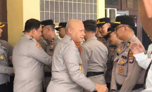6 Polisi Positif Narkoba, Dihukum Olahraga dan Salat 5 Waktu di Musala - GenPI.co