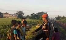 KAI Peringatkan Bahaya Bermain di Sekitar Rel Kereta - GenPI.co