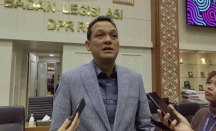 Gedung DPR RI Sepi saat Ada Unjuk Rasa, Wakil Rakyat Disebut Sedang Kunker - GenPI.co