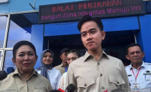 Gibran Terima Kasih ke Roy Suryo dan Dr Tifa Seusai Makam Keluarganya Dikunjungi - GenPI.co