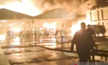 Pabrik Pengelola Limbah B3 Karawang Terbakar, Damkar Kerahkan 6 Unit Mobil Pemadam - GenPI.co
