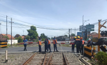 Palang Pintu Kereta di Stasiun Salem Ditabrak Truk, KAI Keluarkan Peringatan Keras - GenPI.co