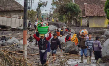Lahar Hujan Semeru Terjang Dusun Sumberlangsep, Ratusan Warga Mengungsi ke Perbukitan - GenPI.co