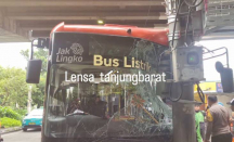 Viral Bus Transjakarta Tabrak Tiang di Pasar Minggu, Sopir Tak Fokus - GenPI.co
