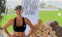 Jennifer Bachdim Gemar Olahraga, Rekomendasi Sepatu Paling Nyaman untuk Jalan Kaki - GenPI.co