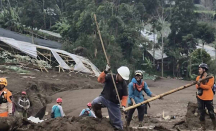 SAR Evakuasi 74 Korban Longsor Cisarua Bandung, 6 Belum Ditemukan - GenPI.co