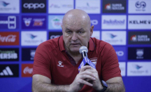 Bojan Hodak Nilai Persib Bandung Banyak Peluang Bobol Gawang Malut United - GenPI.co