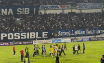 Persib Bandung Tersingkir dari Liga Champions Asia 2 2026, Suporter Masuk ke Lapangan - GenPI.co