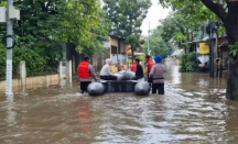 Hujan Deras Picu Banjir Jakarta, 61 RT dan 6 Jalan Terendam, Ketinggian hingga 1,2 M - GenPI.co