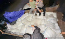 Ngeri! Peredaran 10 Ton Miras Cap Tikus Digagalkan di Samarinda, 12 Orang Ditangkap - GenPI.co