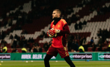 Debut Meyakinkan, Maarten Paes Incar Posisi Kiper Utama Ajax Amsterdam - GenPI.co