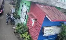 Viral! Modus Pelayat, Perempuan Curi Uang Takziah di Jakarta Timur, Terekam CCTV - GenPI.co
