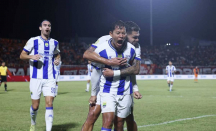 Adam Alis Minta Persib Bandung Tak Cepat Puas di Puncak Klasemen Super League - GenPI.co