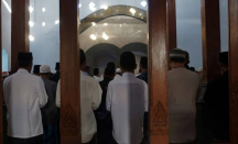Jemaah Al Muhdlor di Tulungagung Gelar Salat Id Lebih Awal Hari Ini - GenPI.co