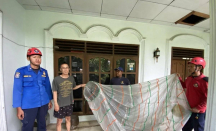 Balon Udara Berisi Petasan Tersangkut di Kabel Listrik, Warga Tulungagung Resah - GenPI.co