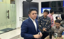 Guntur Romli Soal Inflasi Pengamat, Latar Belakang Seskab Teddy Disentil - GenPI.co