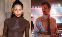 Konon Harry Styles dan Zoe Kravitz Tunangan, Cincin Berliannya Besar - GenPI.co