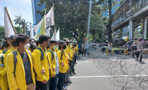 Polisi Bentangkan Kawat Berduri, Cegah BEM SI Mendekat ke Istana - GenPI.co