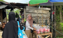 Berkah Penjual Bunga Tabur di Hari Terakhir Sebelum Puasa - GenPI.co