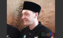 Salat Jumat di Masjid Istiqlal, Mesut Ozil: Ini Cita-cita Saya - GenPI.co