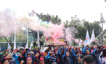 Aliansi Serikat Buruh Gelar Demonstrasi Bawa 4 Tuntutan di Patung Kuda Jakarta - GenPI.co
