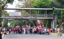 PB PMII Demo Tolak Kenaikan BBM di Kawasan Patung Kuda Jakarta, Lihat Nih Aksinya - GenPI.co
