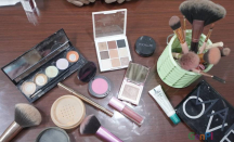 5 Kosmetik yang Wajib Ada di Tas Kecil, Cocok untuk Liburan Outdoor - GenPI.co