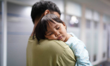 Alasan Pentingnya Kehadiran Ayah untuk Pola Asuh Anak - GenPI.co