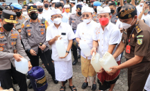 Gubernur Bali Koster Murka, Bareng Polisi Musnahkan Arak Gula - GenPI.co Bali