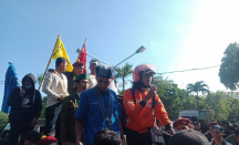 Ojol Nimbrug Demo Mahasiswa Bali, Teriaki Gubernur Koster Ini - GenPI.co Bali