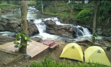 Camping Sambil Melihat Keindahan Curug Leuwi Bumi di Pandeglang - GenPI.co Banten