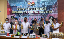 Gila! Gudang Pengemas Ulang Minyak Curah Digrebek Polda Banten - GenPI.co Banten