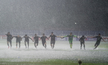 Bukan Hanya Pemain, Banyak Staff Persib Bandung Habis Kontrak - GenPI.co Jabar