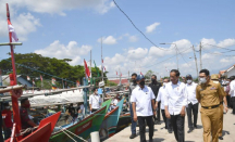 Solar Langka, Nelayan Cirebon Curhat ke Ridwan Kamil dan Jokowi - GenPI.co Jabar