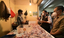 Kunjungi Pasar Baltos, Ridwan Kamil Sebut Ikan Mengalami Kenaikan - GenPI.co Jabar