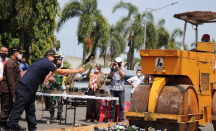 Ribuan Botol Miras di Cilacap Dimusnahkan - GenPI.co Jateng