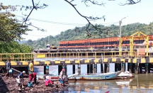 Minyak Tumpah di Sungai Donan Cilacap, Pertamina Lakukan Ini - GenPI.co Jateng