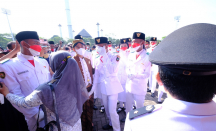 Gagal Kibarkan Bendera Merah Putih Saat Upacara HUT RI di Solo, Tangis Paskibra Pecah - GenPI.co Jateng