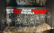 Solidaritas Tragedi Kanjuruhan, Seniman Mural Solo Bikin Ini, Pesannya Dalam Banget! - GenPI.co Jateng