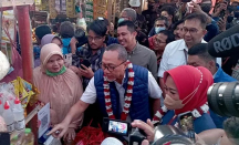 Zulkifli Hasan Ajak Pedagang Pasar di Purbalingga Pakai QRIS untuk Belanja - GenPI.co Jateng